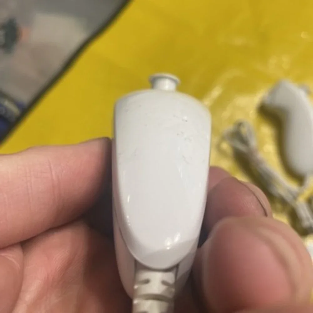wii nunchuck white